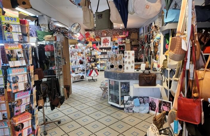 EXCLUSIVITÉ CAPIFRANCE ST-PIERRE OLÉRON emplacement n°1 cœur ville A Vendre Immeuble 380 m² commercial mixte — photo 2
