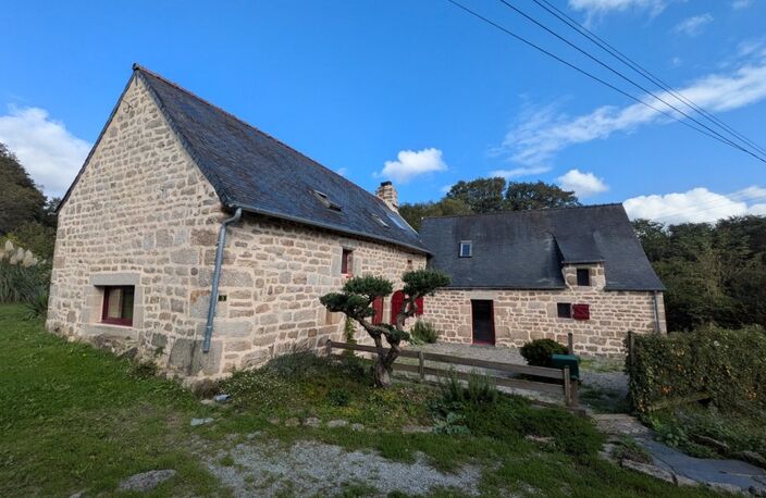 SAINT TUGDUAL JOLIE LONGÈRE DE 5 PIECES DE 154m² ENVION AVEC VIE DE PLAIN PIED PARCELLE DE 1390m² ENVIRON POSSIBILITE D ACQUERIR UNE PARCELLE BOISÉE DE 3 HECTARES 200 EN SUPPLÉMENT — photo 2