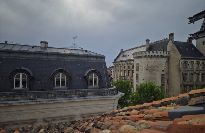 Appartement T2 en résidence sécurisée, face Hôtel de Ville, proche tous commerces et transport — photo 2