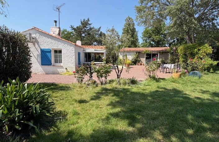 Maison de caractère 5 pièces à Saint-Urbain(85) et sa spacieuse dépendance — photo 3