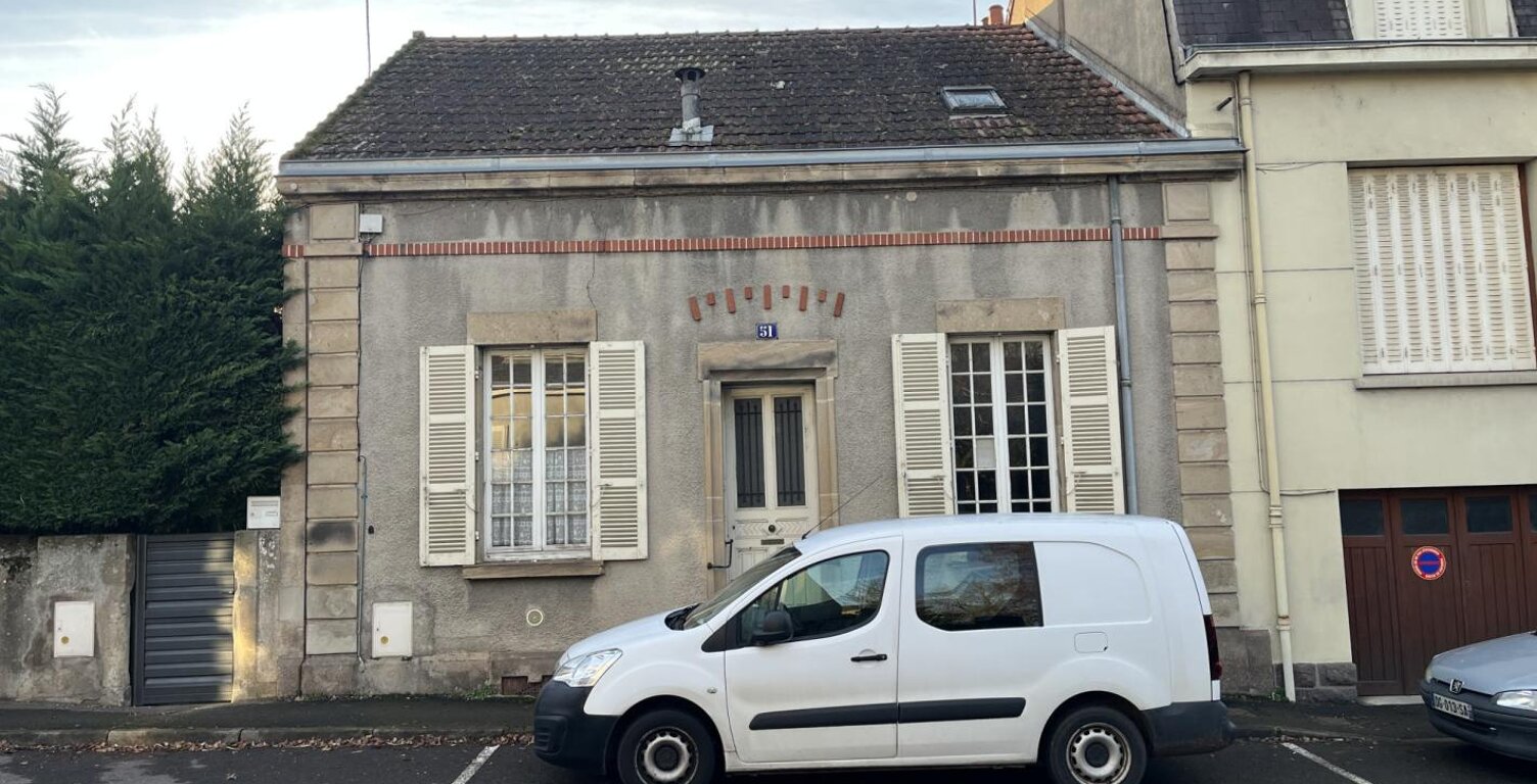 Maison à rénover en centre ville avec petit terrain attenant — photo 1