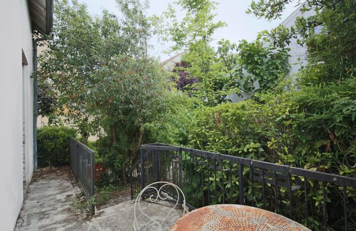 Maison à rénover en centre ville avec petit terrain attenant — photo 2