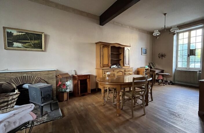 Maison à rénover en centre ville avec petit terrain attenant — photo 4
