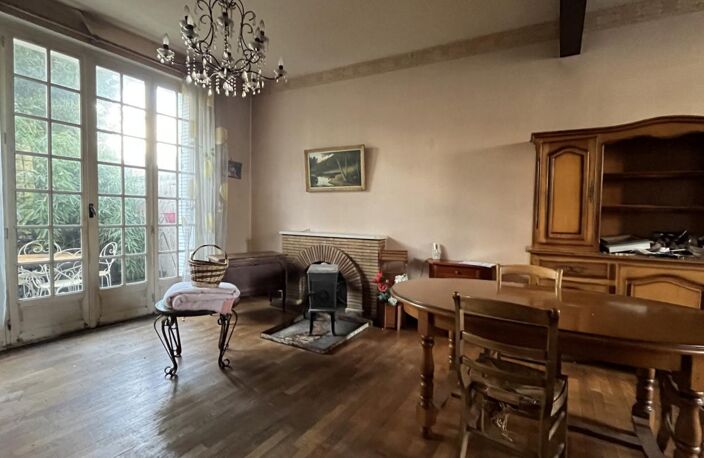 Maison à rénover en centre ville avec petit terrain attenant — photo 5
