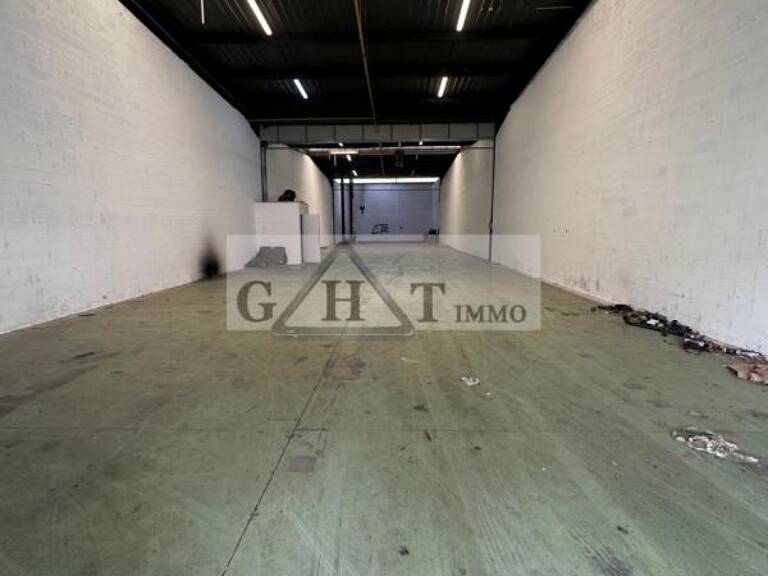 SAINT-OUEN-L’AUMÔNE – CELLULE D’ACTIVITÉ À LOUER – 500 M² — photo 1