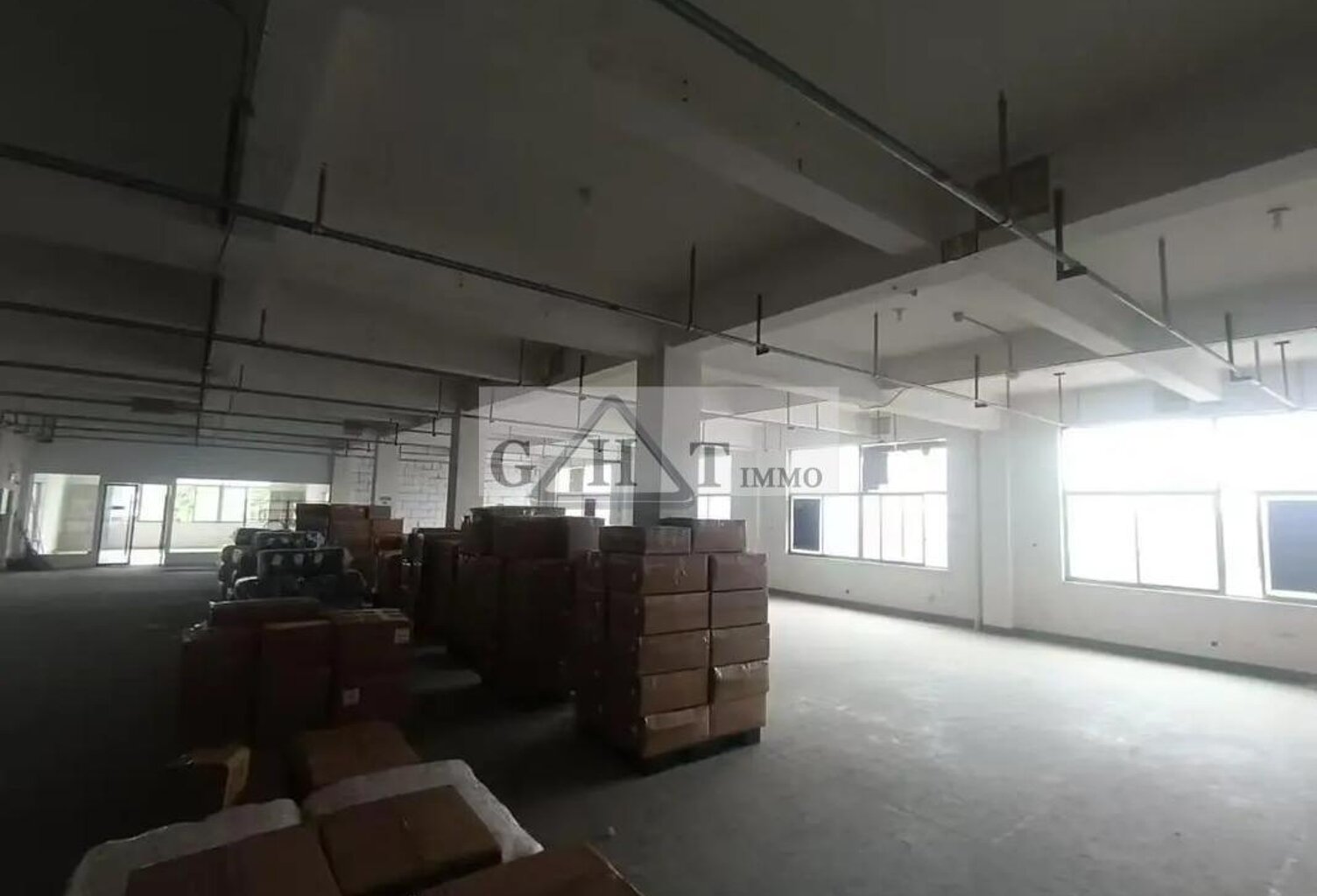 Entrepôt 850m² Pierrelaye — photo 1
