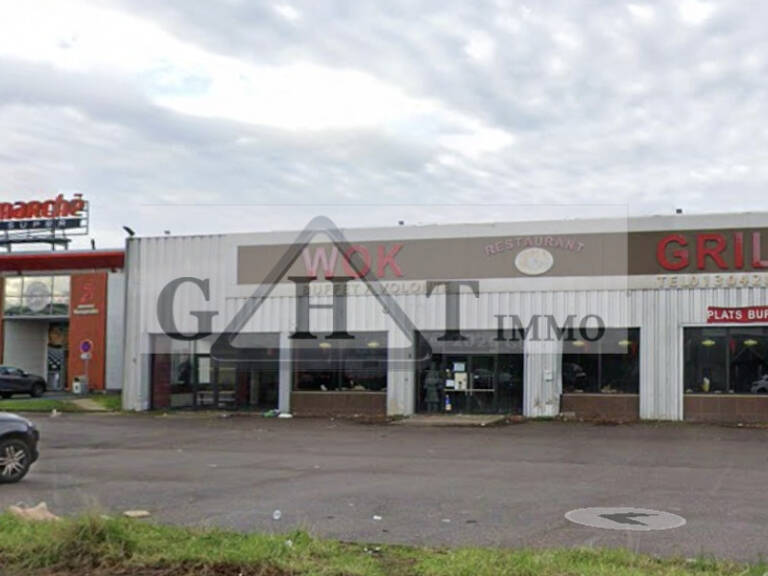 Emplacement N°1 en zone commerciale — photo 1
