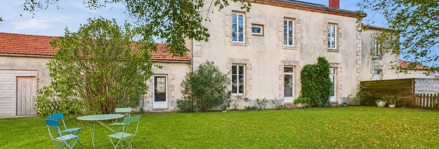 Maison 10 Pièces 210 m² à vendre à Nalliers (85370)