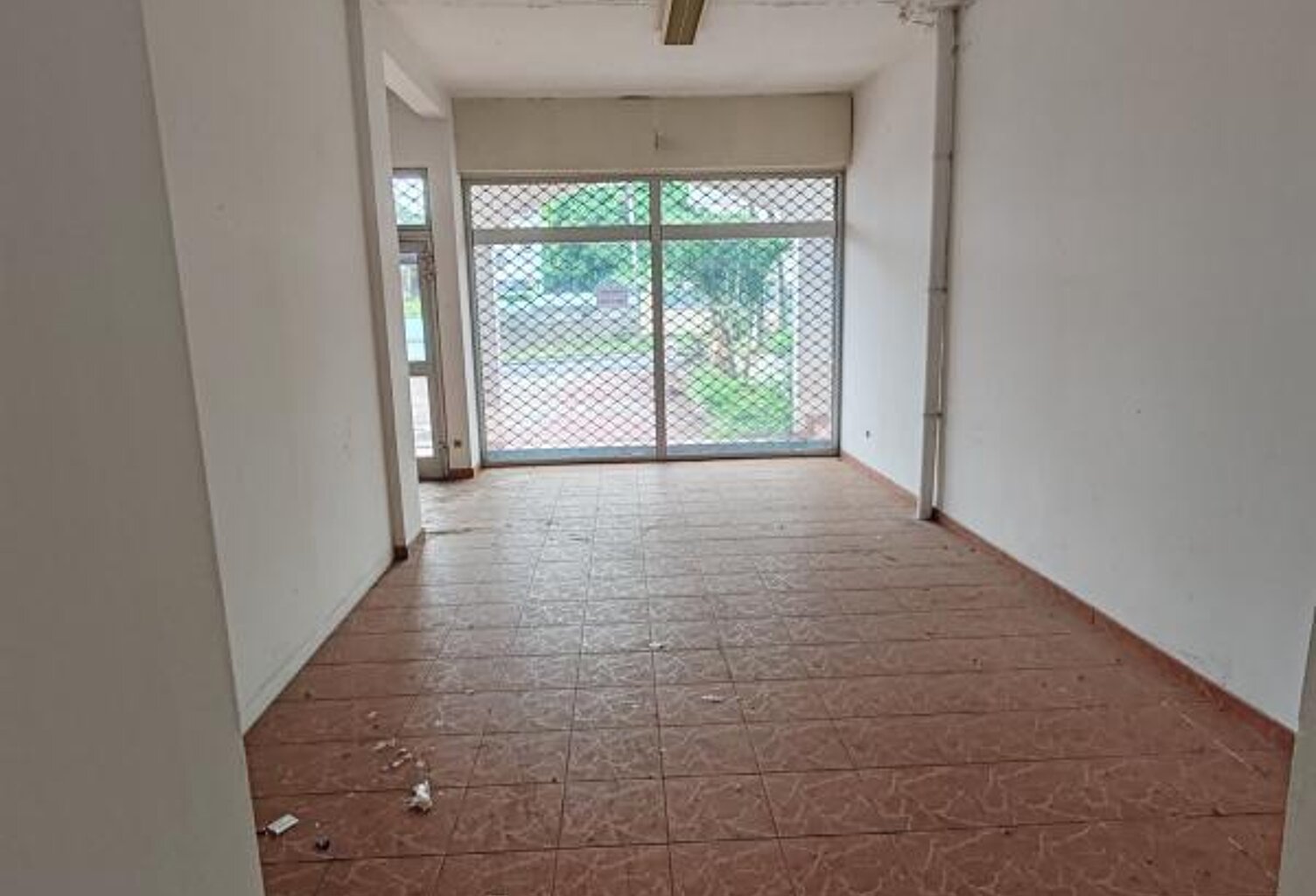Local de 44 m2 à louer au bas du Moufia — photo 1