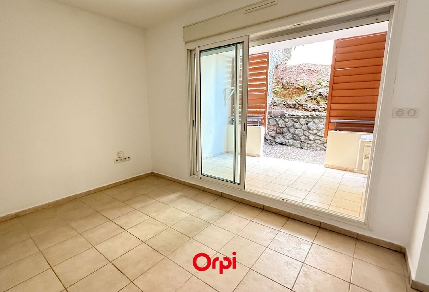 ORPI SAINTE CLOTILDE - T2 REZ-DE-JARDIN — photo 1
