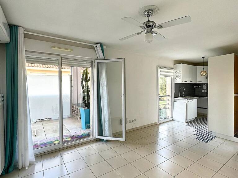 Bel appartement 2 pièces vendu libre avec terrasse et place de parking à Roquebrune-sur-Argens — photo 1