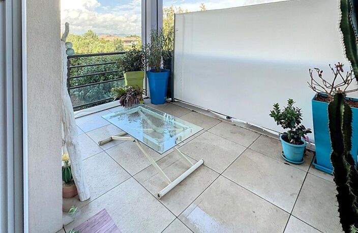 Bel appartement 2 pièces vendu libre avec terrasse et place de parking à Roquebrune-sur-Argens — photo 2