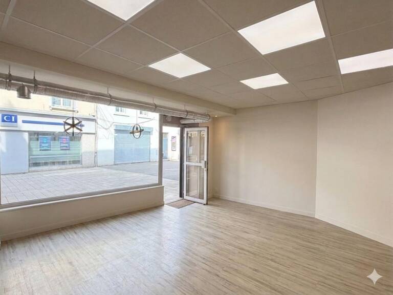 [EXCLUSIVITÉ] LOCAL COMMERCIAL 35m² - EMPLACEMENT N°1 - PONT-DE-CHÉRUY — photo 1