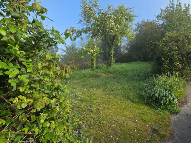 À vendre - Terrain à bâtir viabilisé de 372 m² à Champagne-sur-Oise — photo du bien