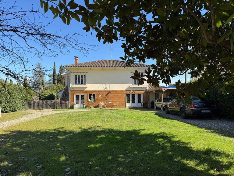 Maison spacieuse composée de deux logements indépendants avec jardin de ville clos — photo 1