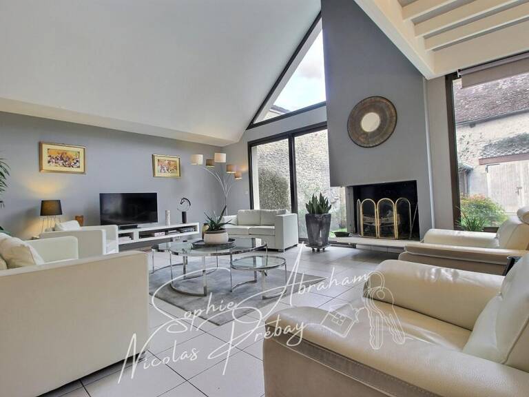 Charme et volumes : magnifique maison en pierre au coeur de Méréville — photo 1