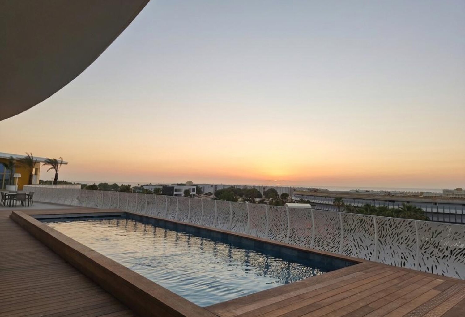 INVESTISSEMENT DUPLEX DE LUXE 87,5 m² au Coeur du Village Naturiste : Prestations Hôtelières (Piscine, Jacuzzis), Vue Port et Réserve Naturelle — photo 1