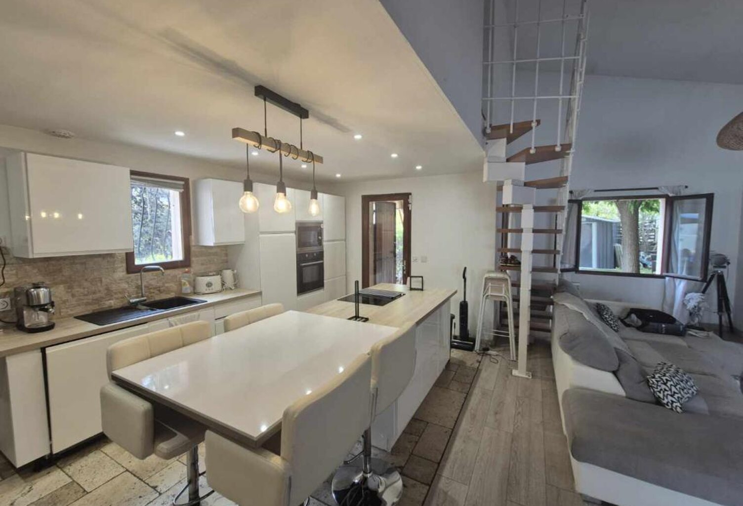 Maison  6 pièce(s) 133.69 m2 à Plan-de-Cuques — photo 1
