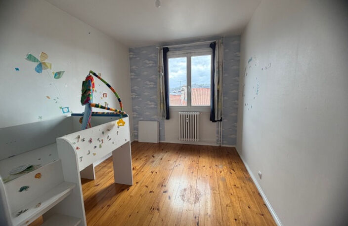 Appartement F4 SAINT-ETIENNE CRET DE ROC — photo 3