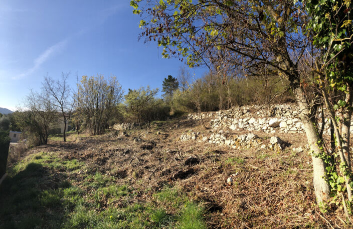 Beau terrain avec PC accordé — photo 2