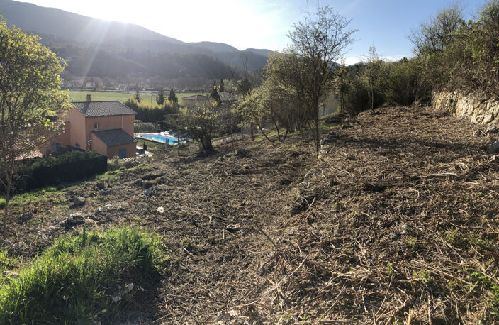 Beau terrain avec PC accordé — photo 3
