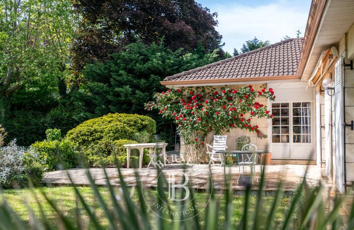 Saint-Didier-au-Mont-d'Or - Maison de plain-pied de 150 m² - 4/5 chambres - Terrain de 3403 m² — photo 2