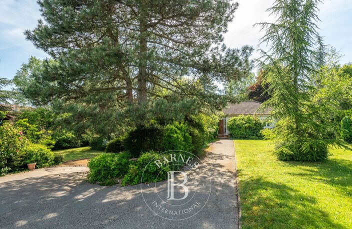Saint-Didier-au-Mont-d'Or - Maison de plain-pied de 150 m² - 4/5 chambres - Terrain de 3403 m² — photo 3
