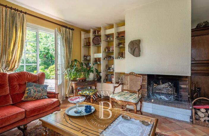 Saint-Didier-au-Mont-d'Or - Maison de plain-pied de 150 m² - 4/5 chambres - Terrain de 3403 m² — photo 5
