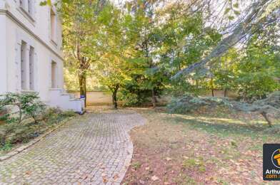 Maison 9 pièces 2900 €