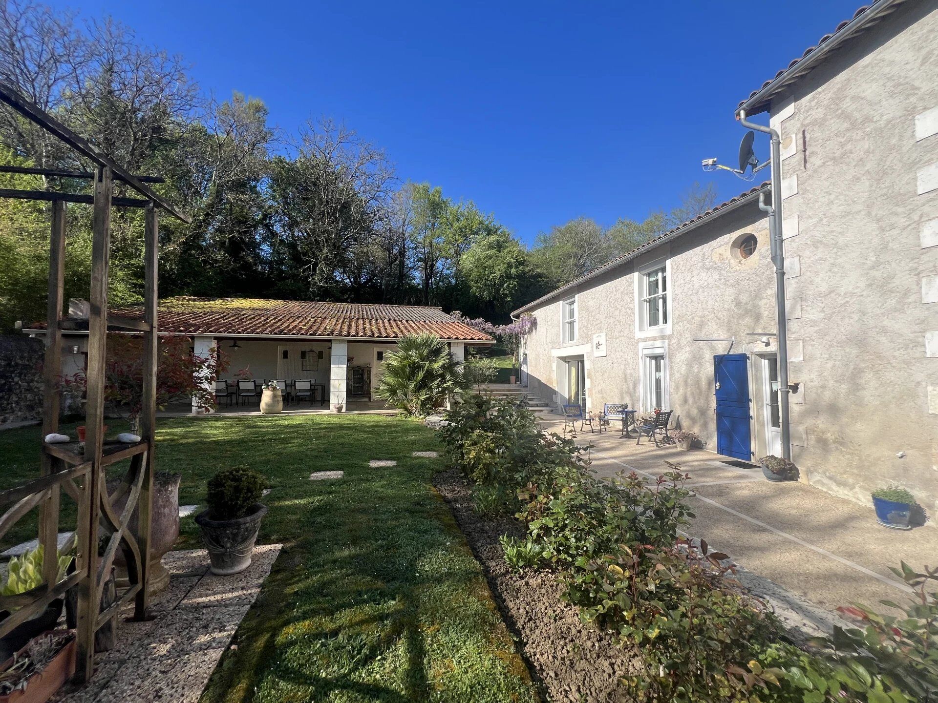 Maison 279 m² · à Maison Lhommaizé · 279 m² · 514 500 €