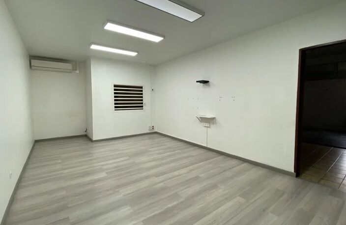 CAYENNE CENTRE-VILLE - ENSEMBLE DE BUREAUX DE 900 M² — photo 5