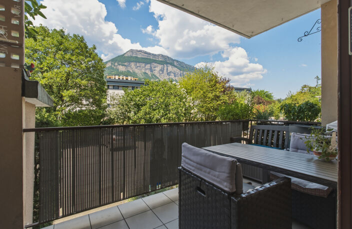 Isère (38) - A Vendre MEYLAN - Appartement T4 traversant 67 — photo 2