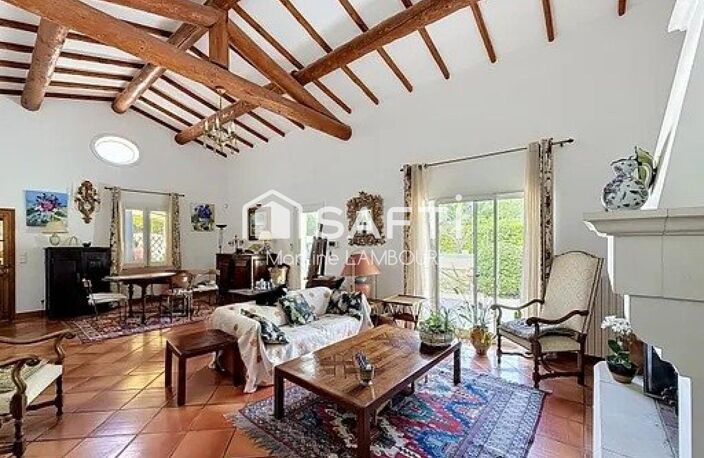 Maison provençale T5 de plain-pied avec terrasses jardin arboré et piscine. — photo 2
