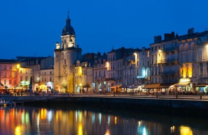 Bar de nuit clé en main  Centre La Rochelle  Chiffre d'affaires en forte progression — photo 3