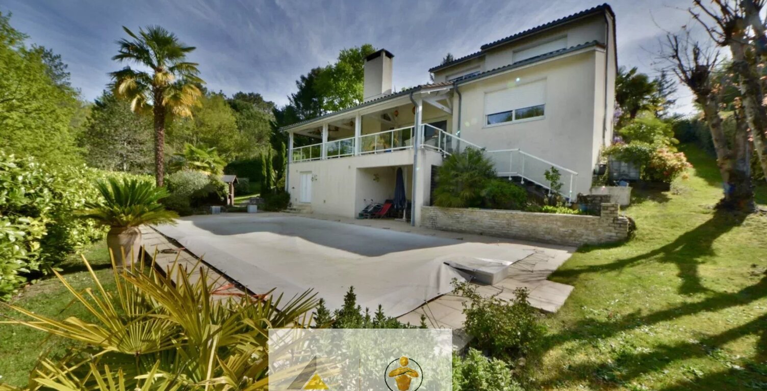 Maison d'Exception de 230m2 avec Piscine à Proximité du Centre-Ville de Brive — photo 1