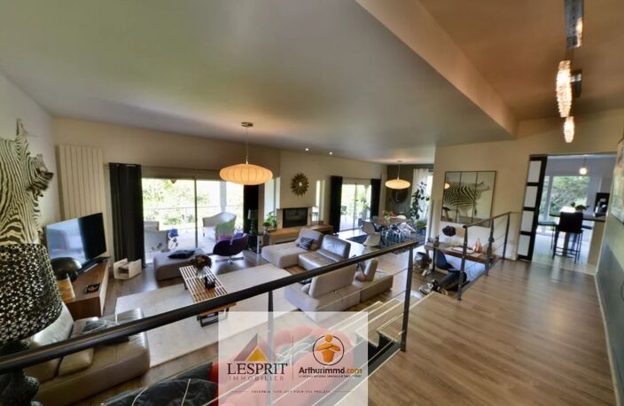 Maison d'Exception de 230m2 avec Piscine à Proximité du Centre-Ville de Brive — photo 4