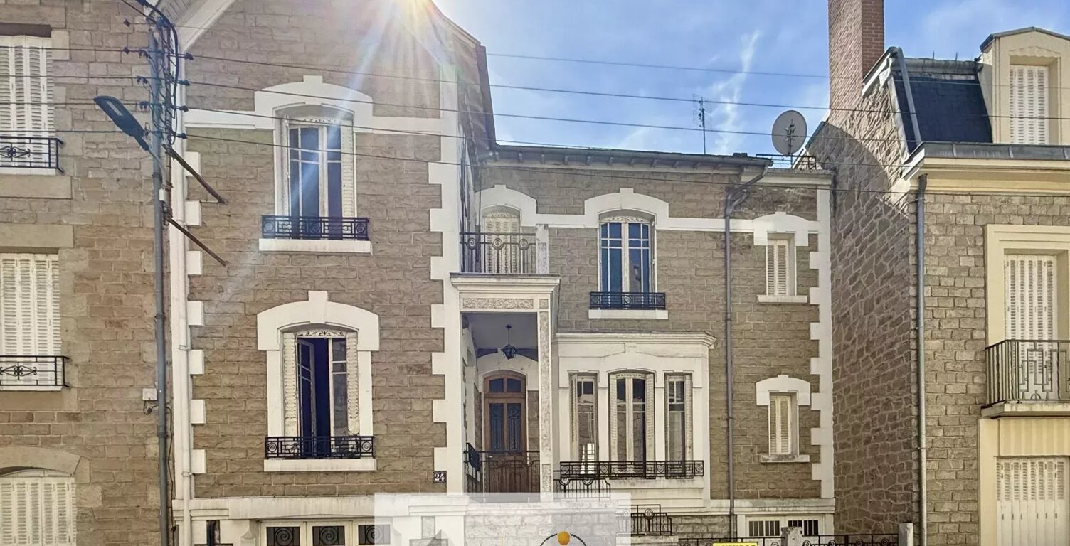EN EXCLUSIVITÉ – Maison de caractère avec ascenseur au cœur de Brive — photo 1
