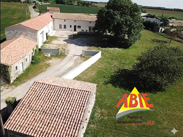 À vendre   Superbe propriété en pierre avec dépendances   Se — photo du bien