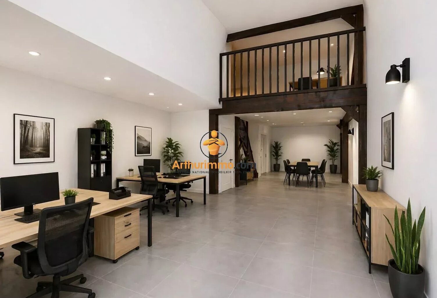 Bureau – Local professionnel 142 m² + mezzanine 50 m² – Tarbes, Place Marcadieu — photo 1