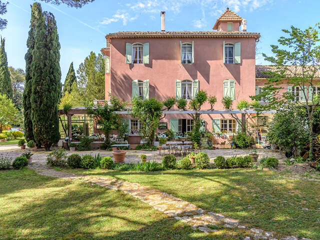 Parc naturel des Alpilles Maison de maître  XIX eme siècle 648 m2 habitables  avec piscine et tennis — photo du bien