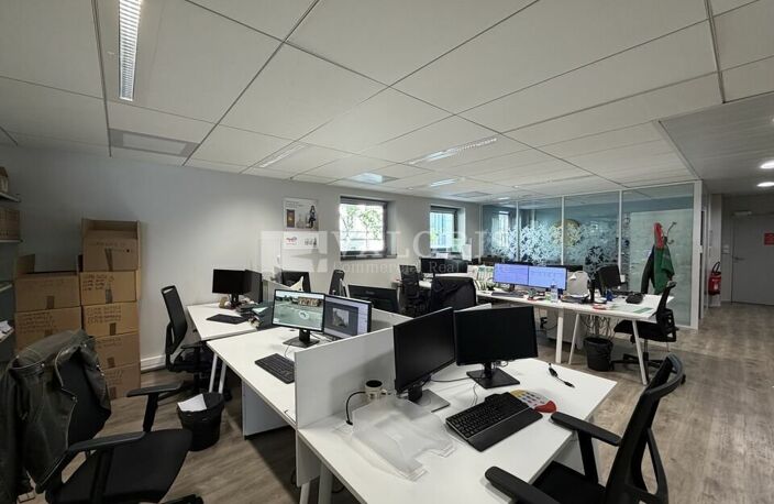 BUREAUX à LOUER — photo 2