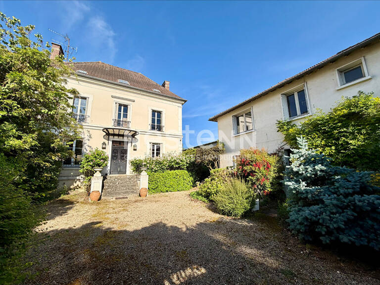 Maison à vendre en plein centre-ville de L'Isle-Adam avec dépendance - 6 chambres — photo 1