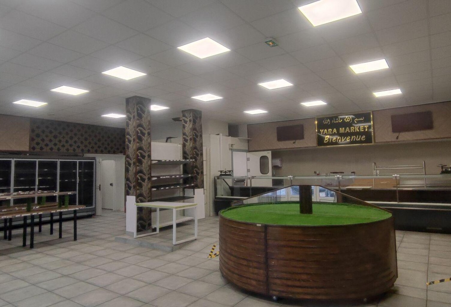 Location Murs commerciaux 215 m&sup2; — photo 1