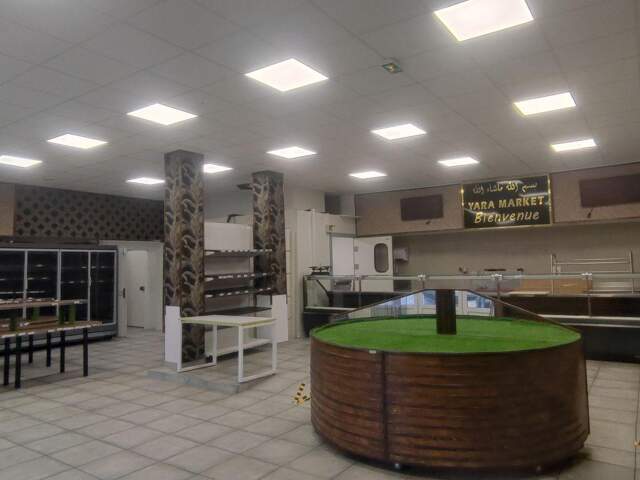 Location Murs commerciaux 215 m&sup2; — photo du bien