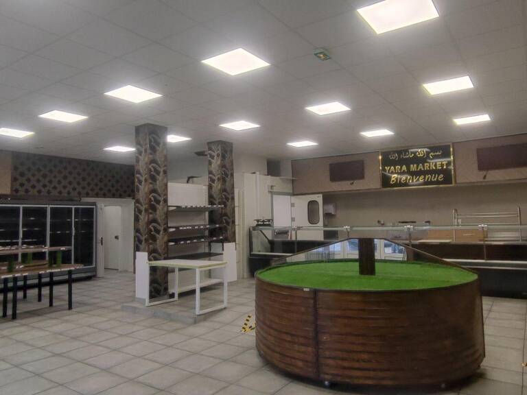 Location Murs commerciaux 215 m&sup2; — photo 1