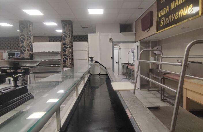 Location Murs commerciaux 215 m&sup2; — photo 2