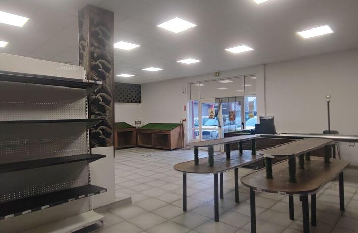 Location Murs commerciaux 215 m&sup2; — photo 3