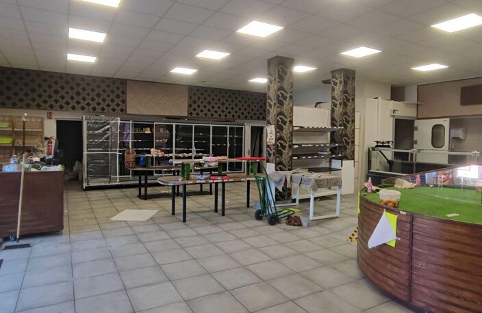 Location Murs commerciaux 215 m&sup2; — photo 4