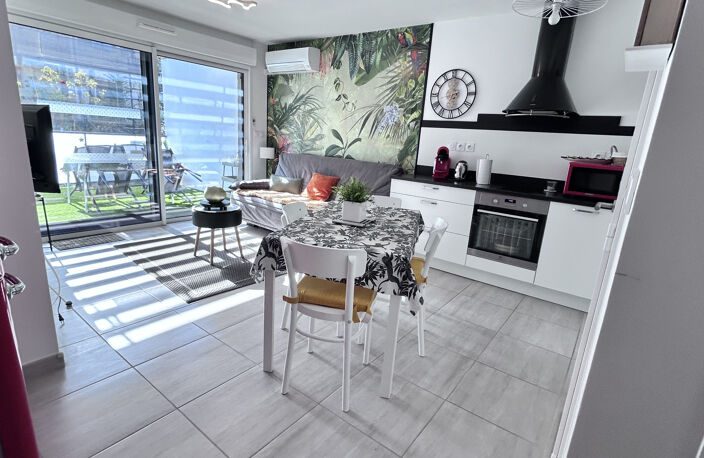 SOUS PROMESSE - Coup de cœur : A VENDRE T2 dernier étage + parking + clim proche plage - AVP IMMO — photo 2