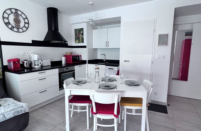 SOUS PROMESSE - Coup de cœur : A VENDRE T2 dernier étage + parking + clim proche plage - AVP IMMO — photo 4